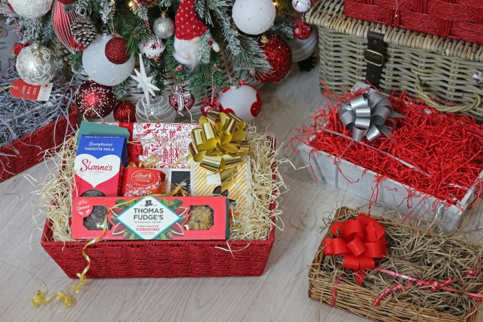 How to create a stylish Christmas hamper